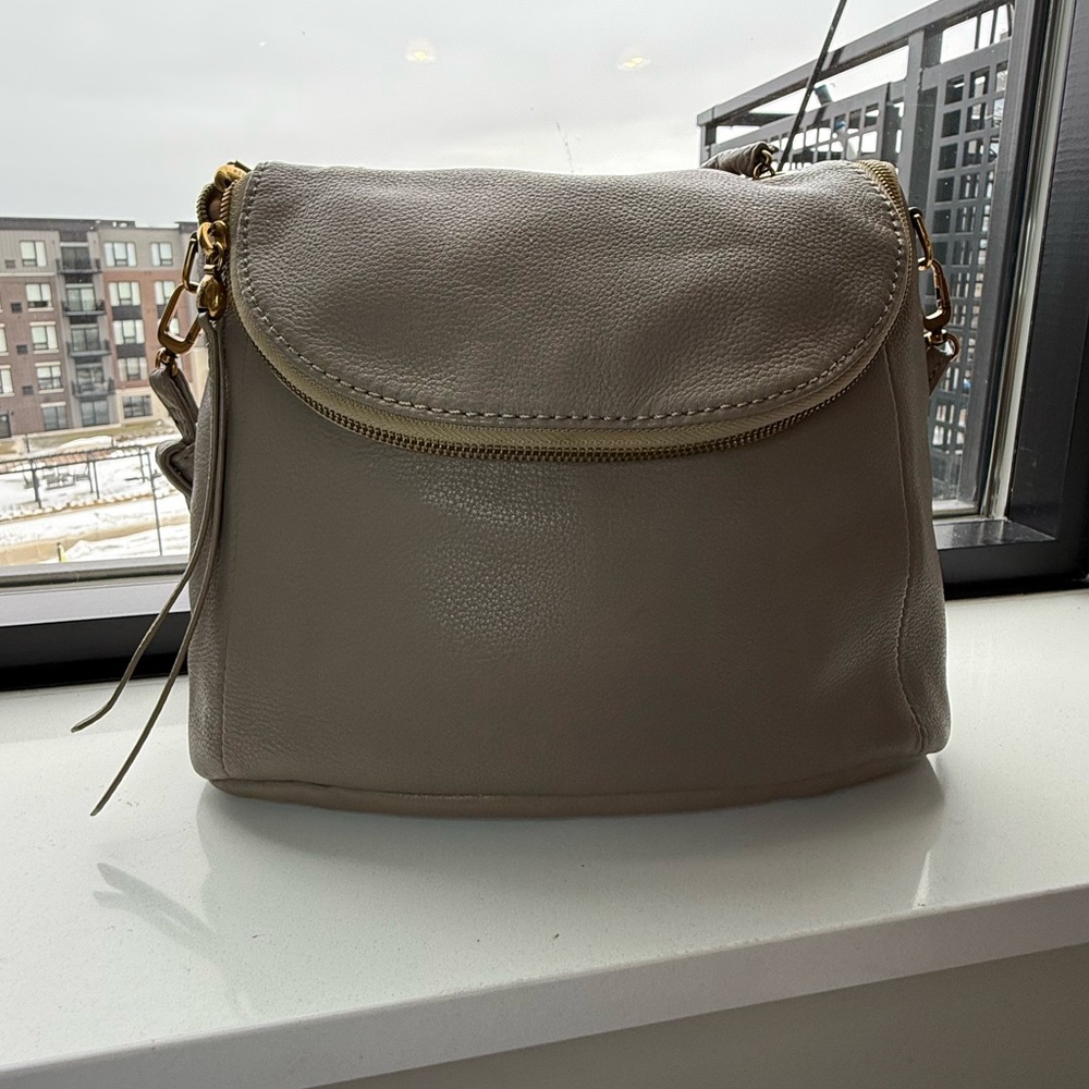 HOBO Fern Foldover Messenger bag in Pebbled Leather Taupe - Picture 4 of 13